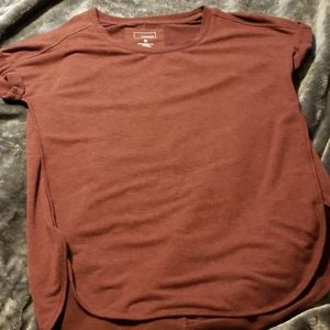 Maroon t-shirt.  Medium